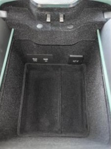 STORAGE TRAY IN CENTRE CONTROL ARMREST