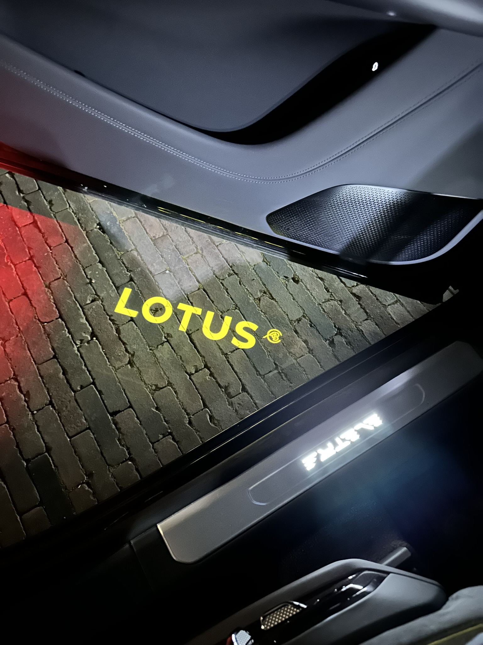 Eletre welcome projection light